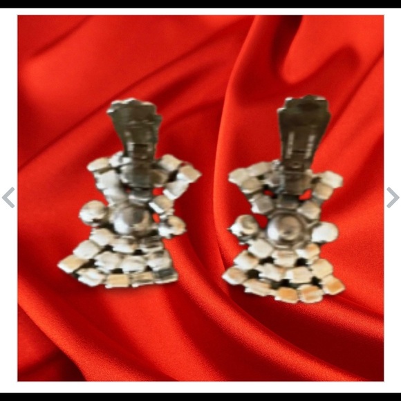 Vintage clip back earrings with clear rhinestones m - Picture 5 of 5